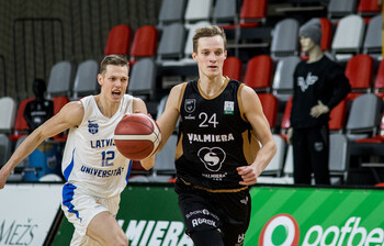 Sestdien Valmieras basketbolisti un LU studenti pielaikos retro formas tērpus