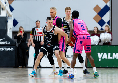 LAT-EST: VALMIERA GLASS VIA : Rīgas Zeļļi