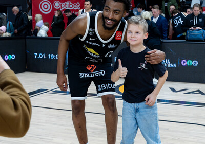 LAT-EST: VALMIERA GLASS VIA : Rīgas Zeļļi