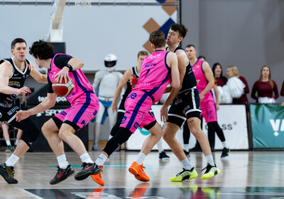 LAT-EST: VALMIERA GLASS VIA : Rīgas Zeļļi