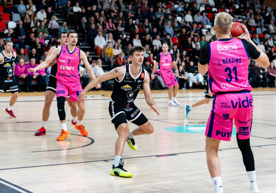 LAT-EST: VALMIERA GLASS VIA : Rīgas Zeļļi