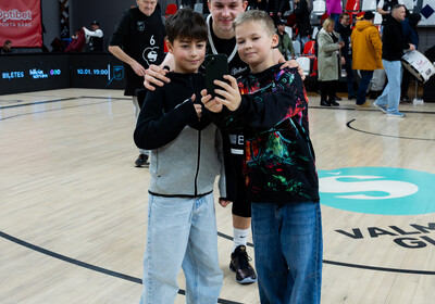 LAT-EST: VALMIERA GLASS VIA : Kalev/Cramo