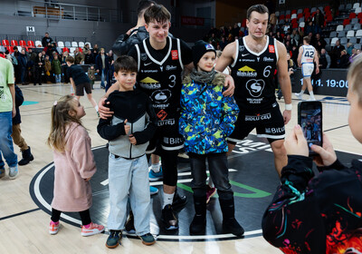 LAT-EST: VALMIERA GLASS VIA : Kalev/Cramo