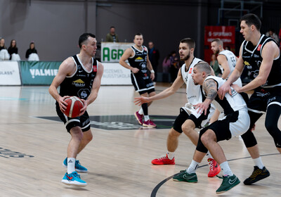 LBUK: VALMIERA GLASS VIA : VEF Rīga