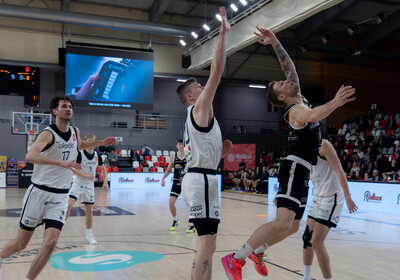 LAT-EST: VALMIERA GLASS VIA : BK Liepāja