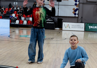 LAT-EST: VALMIERA GLASS VIA : VEF Rīga