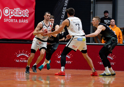 LAT-EST: VALMIERA GLASS VIA : Tartu Ülikool Maks & Moorits