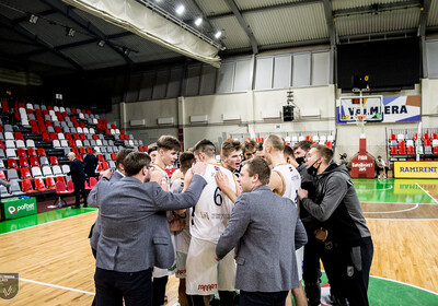 LAT-EST: VALMIERA GLASS VIA - VENTSPILS