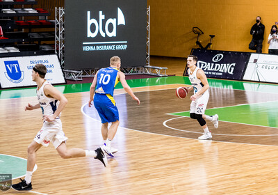 LAT-EST: VALMIERA GLASS VIA - VENTSPILS