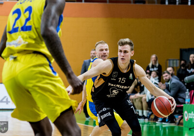 LAT-EST: VALMIERA GLASS VIA - VENTSPILS