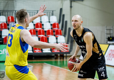 LAT-EST: VALMIERA GLASS VIA - VENTSPILS