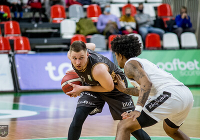 LATVIJAS BASKETBOLA UŽAVAS KAUSS: VALMIERA GLASS - BK OGRE